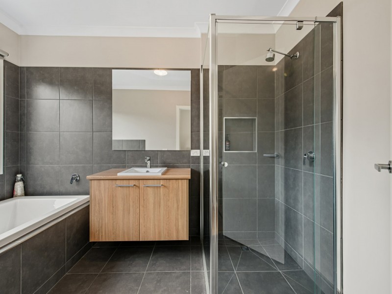37 Shannon Boulevard, Bairnsdale VIC 3875