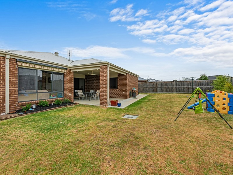 37 Shannon Boulevard, Bairnsdale VIC 3875