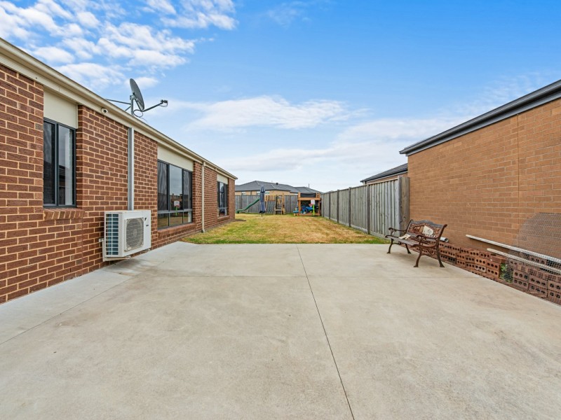 37 Shannon Boulevard, Bairnsdale VIC 3875