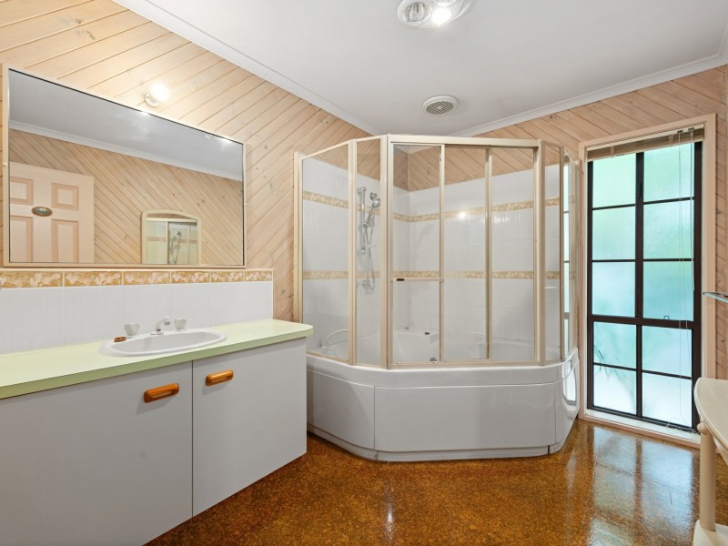 12 Ewing Court, Lakes Entrance VIC 3909