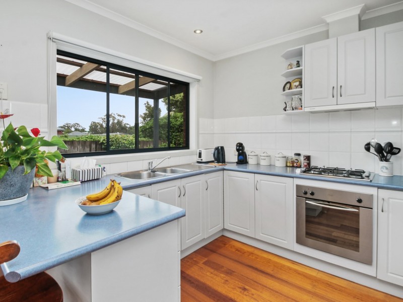 31 Dwyer Street, Wy Yung VIC 3875