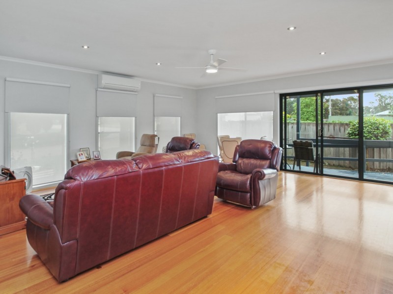 31 Dwyer Street, Wy Yung VIC 3875