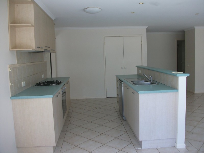 8 Canterbury Close, Eastwood VIC 3875