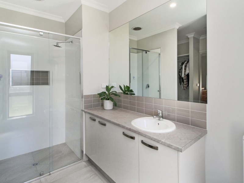 3 Bryan Place, East Bairnsdale VIC 3875