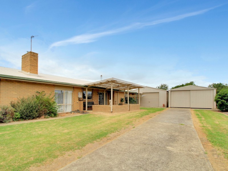 51 Balmoral Crescent, Eastwood VIC 3875