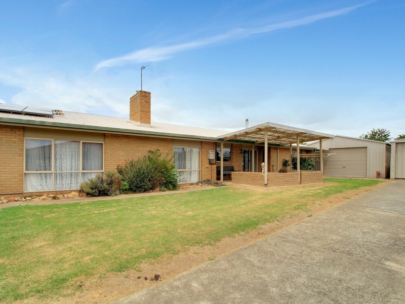 51 Balmoral Crescent, Eastwood VIC 3875