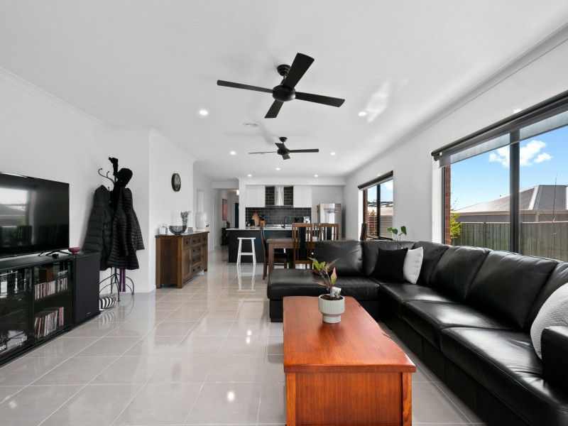 16 Flaxlilly Court, Bairnsdale VIC 3875