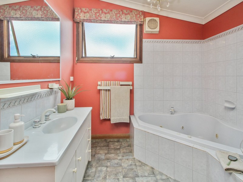 143 Day Avenue, Omeo VIC 3898