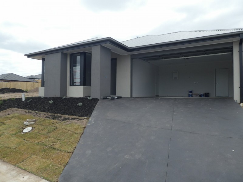 18 Bottlebrush Way, Lucknow VIC 3875