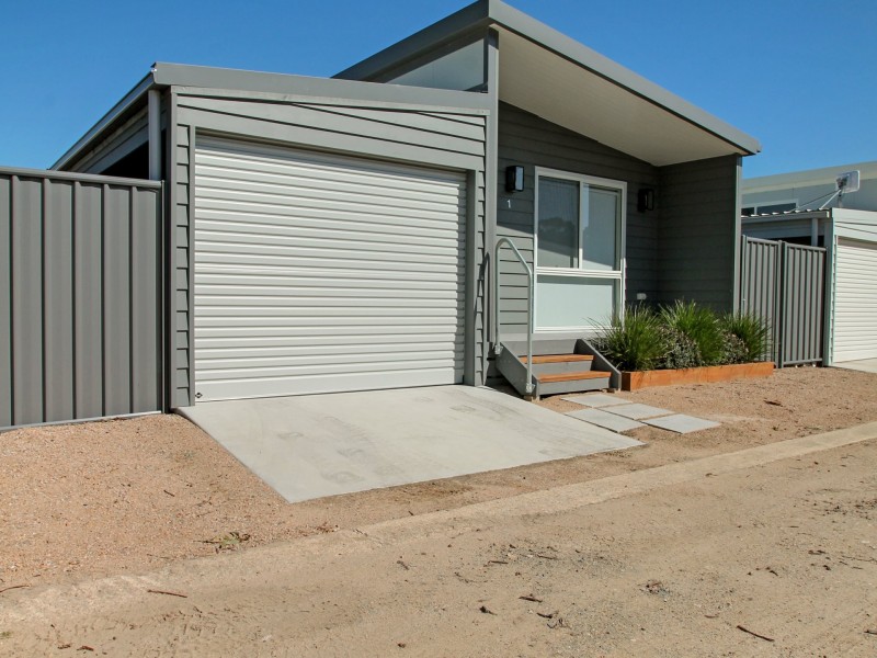 Unit RO1/2143 Princes Highway, Swan Reach VIC 3903