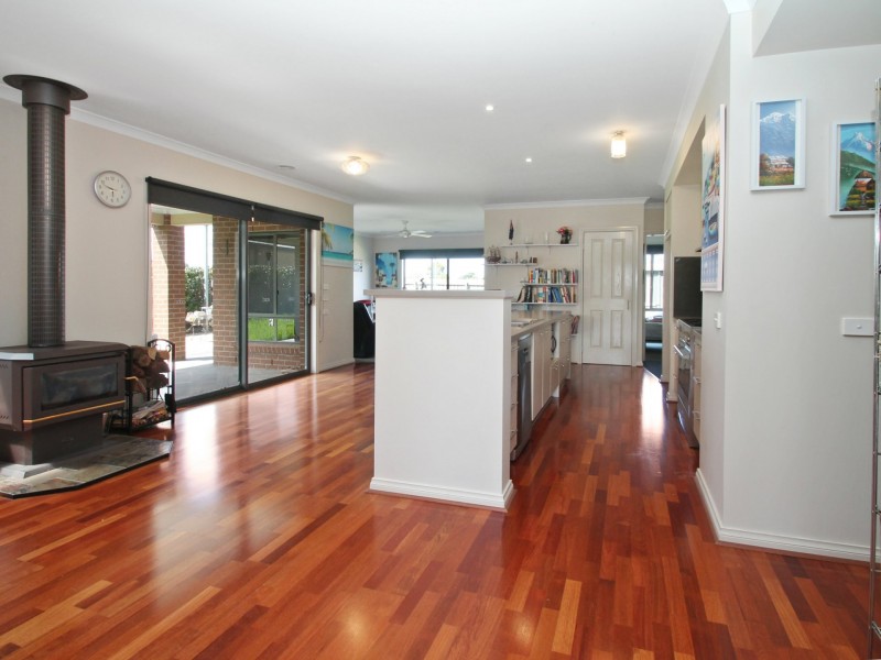 16 McKimmie Court, East Bairnsdale VIC 3875