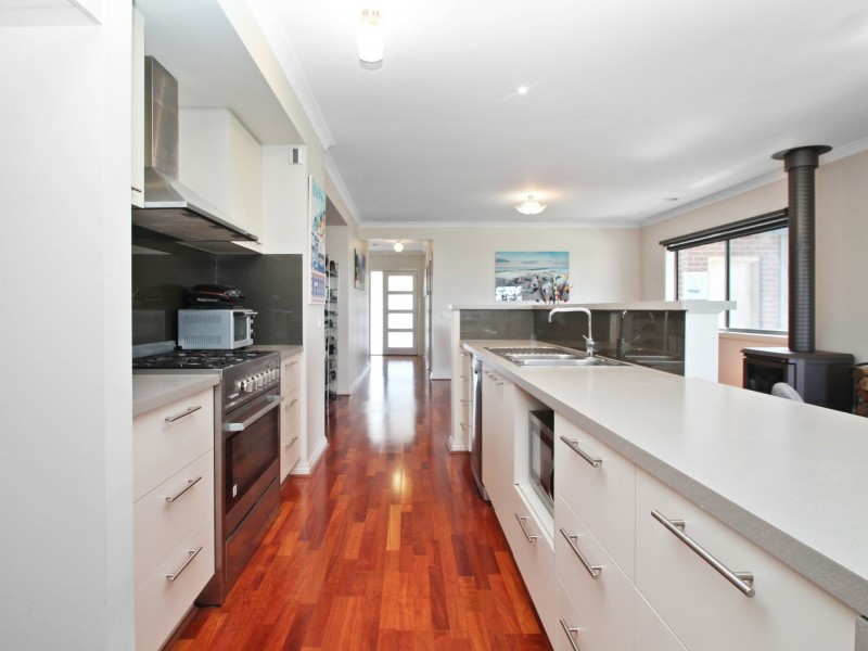 16 McKimmie Court, East Bairnsdale VIC 3875