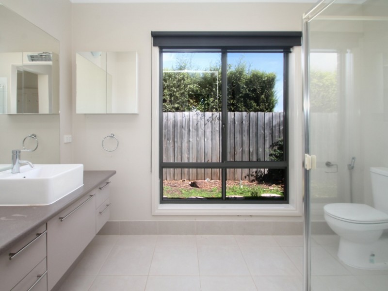 16 McKimmie Court, East Bairnsdale VIC 3875