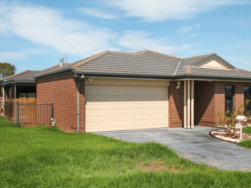 16 McKimmie Court, East Bairnsdale VIC 3875