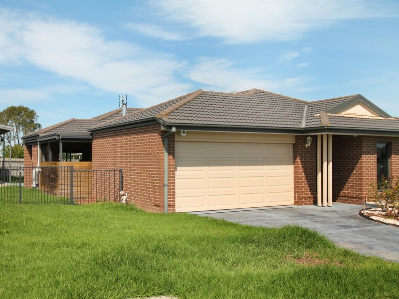 16 McKimmie Court, East Bairnsdale VIC 3875