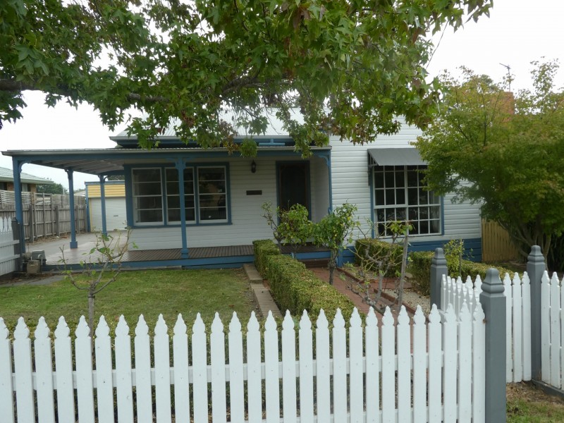 17 Day Street, Bairnsdale VIC 3875