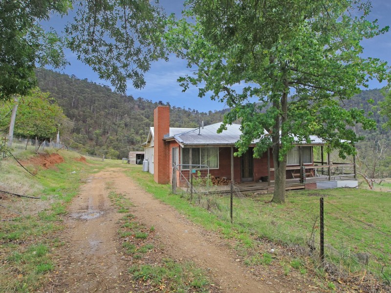 490 Great Alpine Road, Omeo VIC 3898