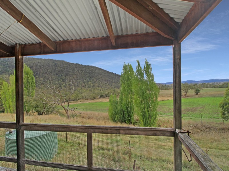 490 Great Alpine Road, Omeo VIC 3898