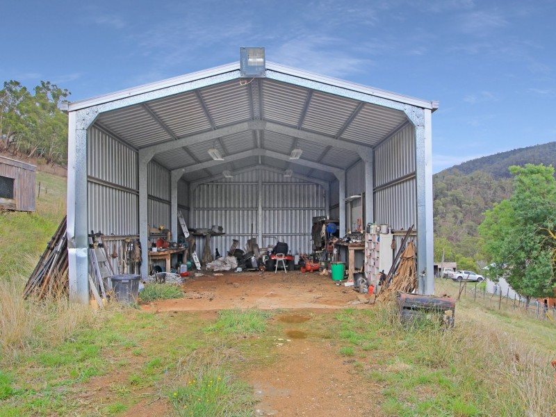 490 Great Alpine Road, Omeo VIC 3898