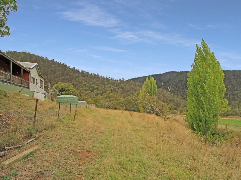 490 Great Alpine Road, Omeo VIC 3898