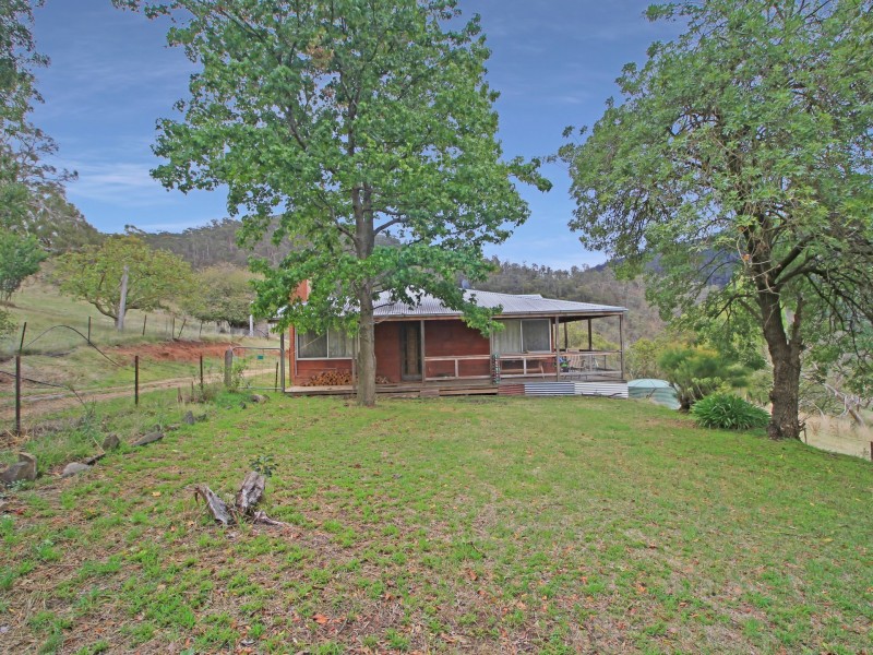 490 Great Alpine Road, Omeo VIC 3898