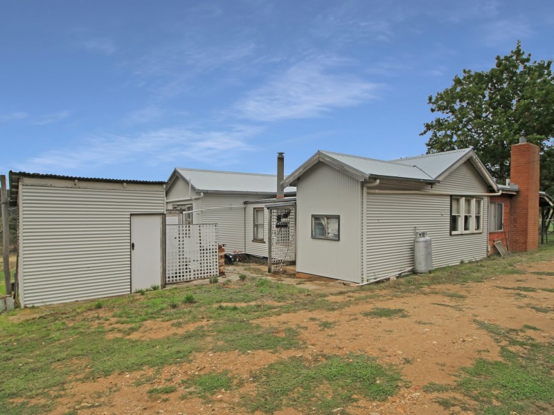 490 Great Alpine Road, Omeo VIC 3898