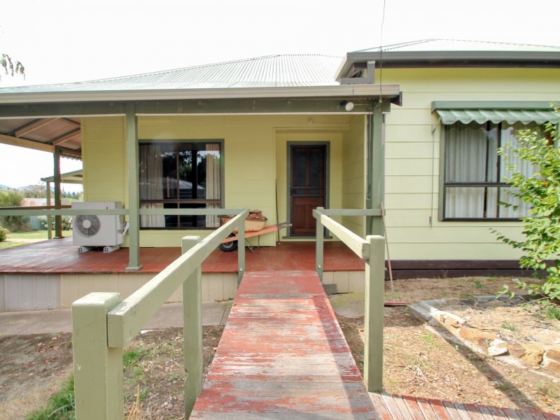 8 King Street, Benambra VIC 3900
