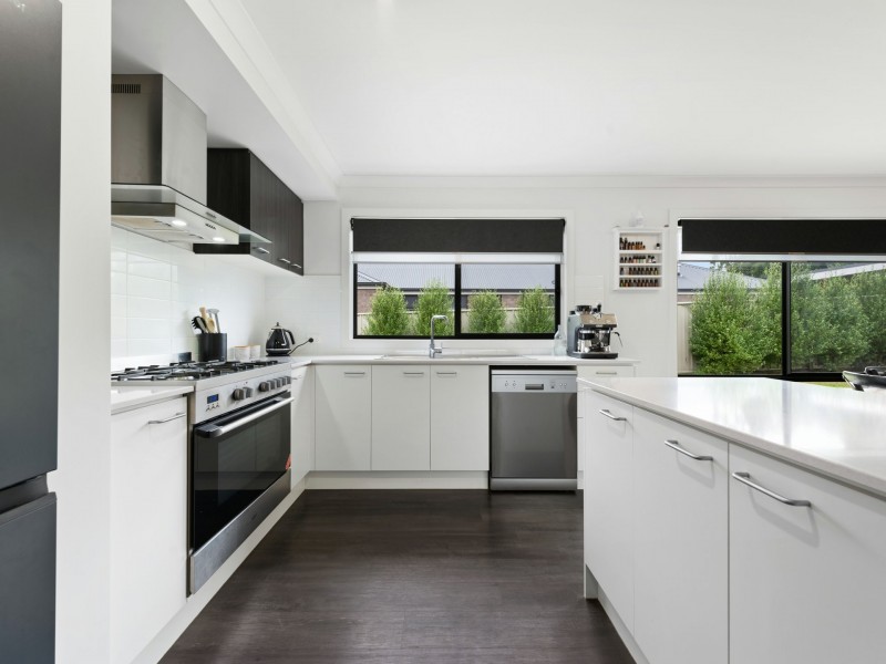 2 Whitworth Drive, Nicholson VIC 3882