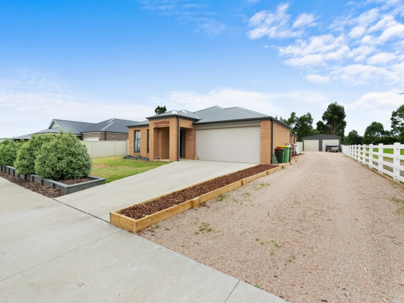 2 Whitworth Drive, Nicholson VIC 3882