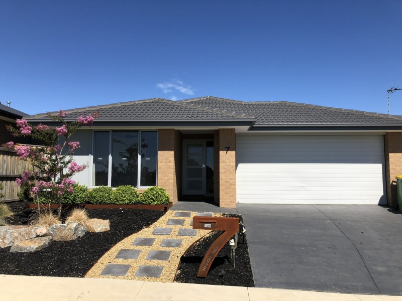 7 Meander Way, Bairnsdale VIC 3875