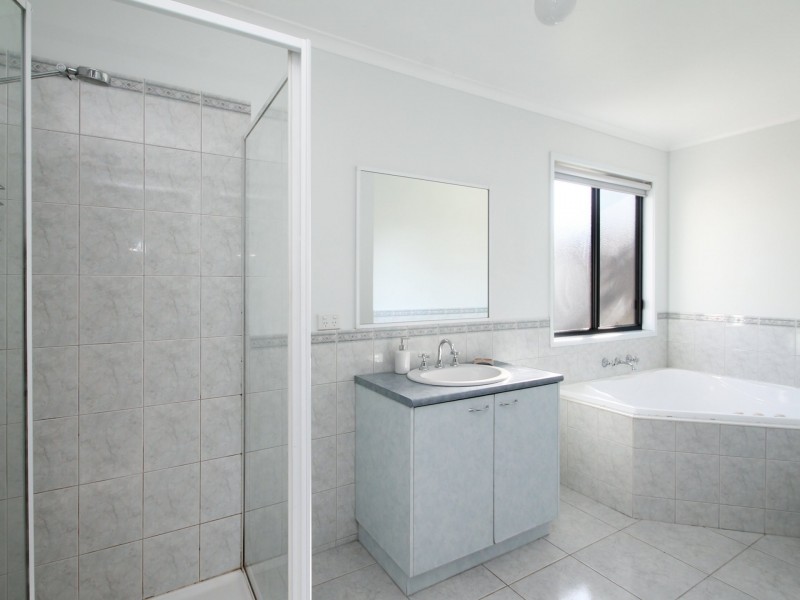 12 Bradley Court, Nicholson VIC 3882