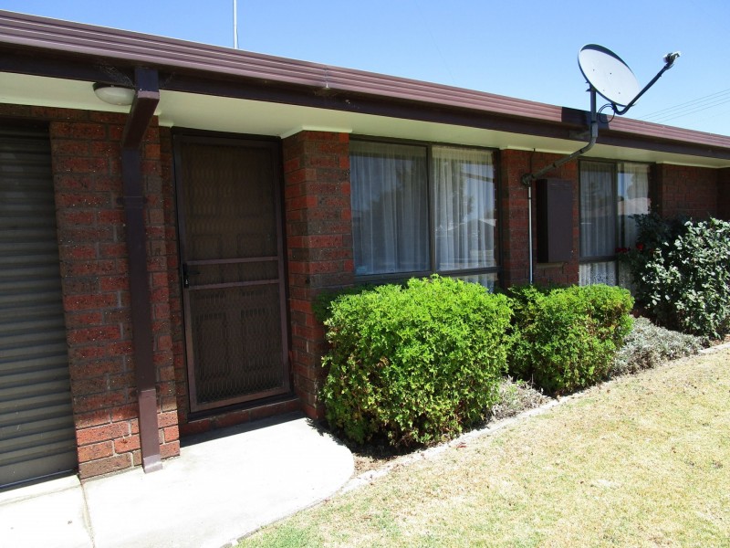 2/9-11 Garden Avenue, Bairnsdale VIC 3875