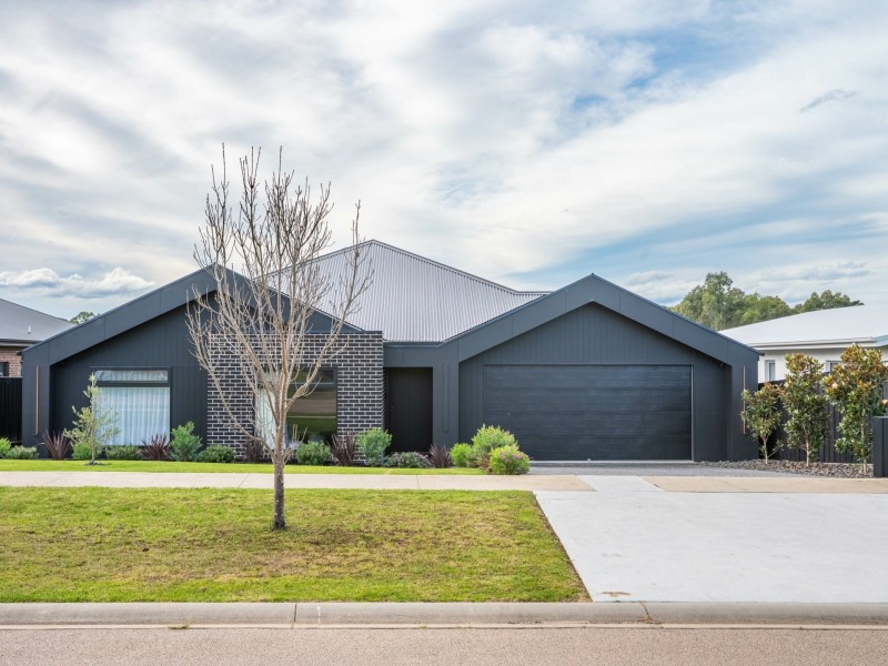 43 Eastern View Drive, Eastwood VIC 3875
