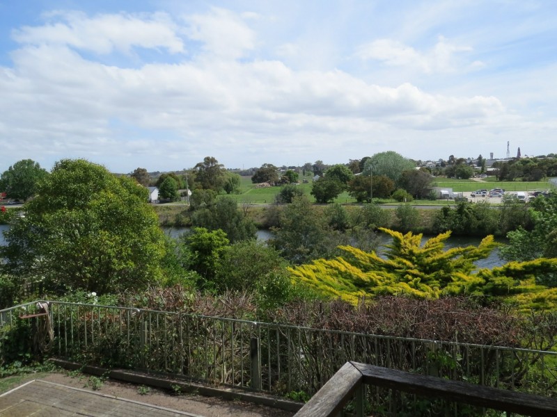 14 Robb Street, Bairnsdale VIC 3875