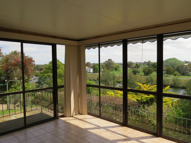 14 Robb Street, Bairnsdale VIC 3875