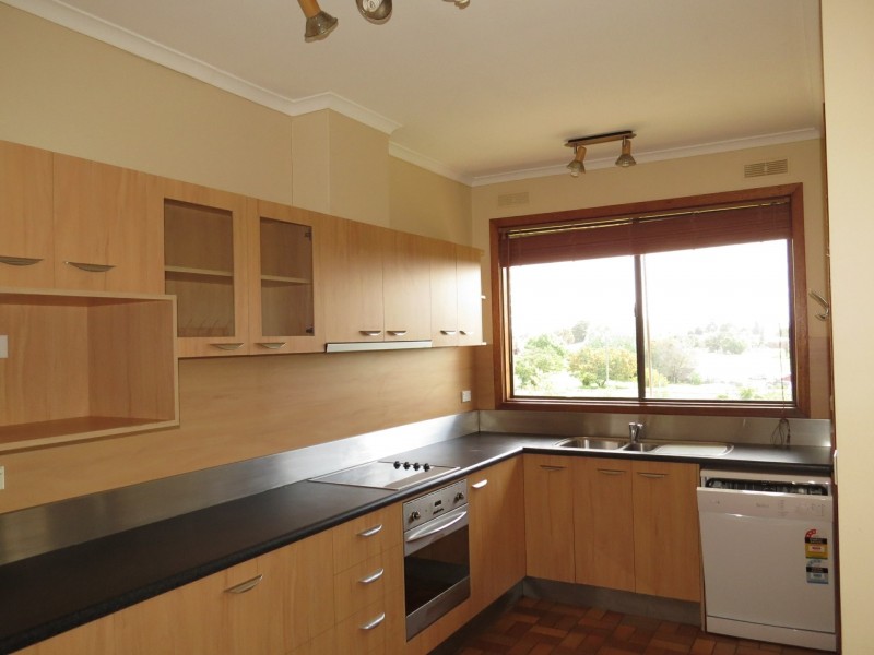 14 Robb Street, Bairnsdale VIC 3875