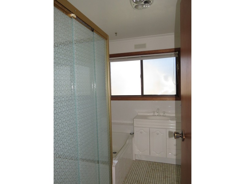 14 Robb Street, Bairnsdale VIC 3875