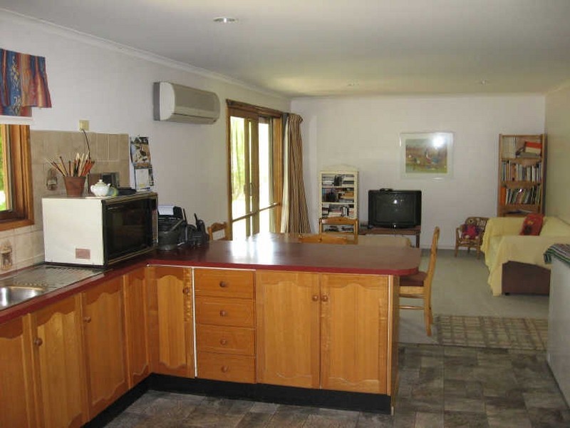 76 Eleven Mile Road, Bairnsdale VIC 3875