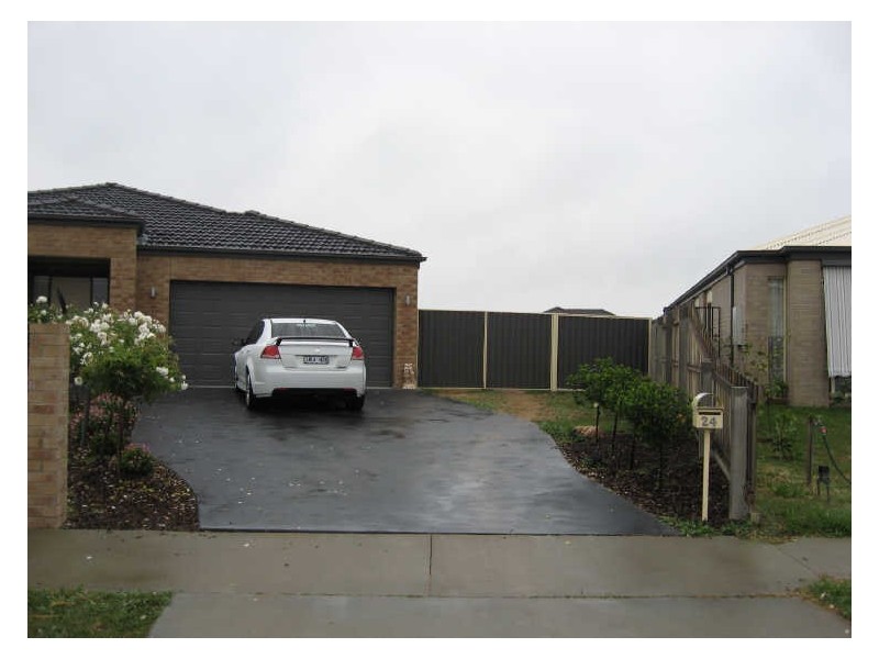 24 Deakin Avenue, Bairnsdale VIC 3875