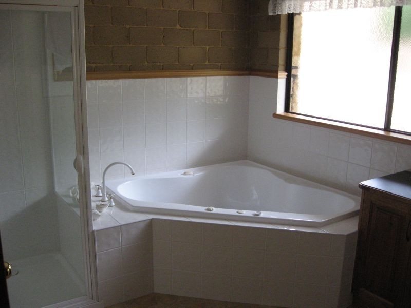 12 Clifton Close, Wy Yung VIC 3875
