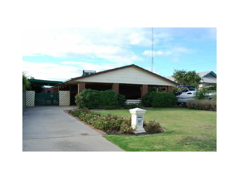 27 Maude Street, Bairnsdale VIC 3875