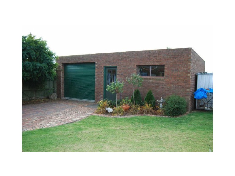 27 Maude Street, Bairnsdale VIC 3875