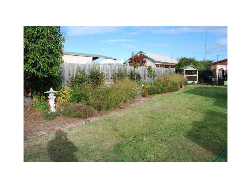 27 Maude Street, Bairnsdale VIC 3875