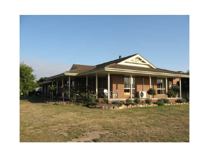 24 Bluff Court, Bairnsdale VIC 3875