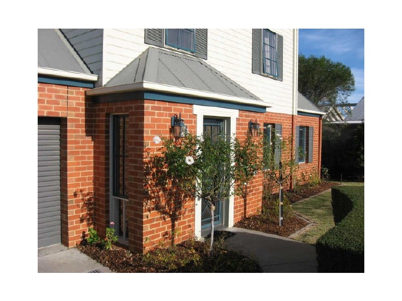 21 Harnham Drive, Bairnsdale VIC 3875