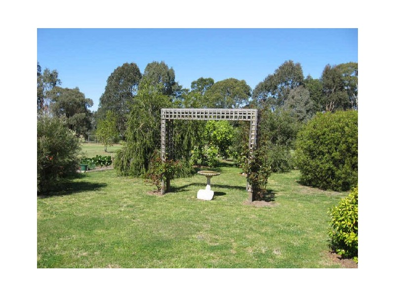 25 Amberly Drive, Nicholson VIC 3882