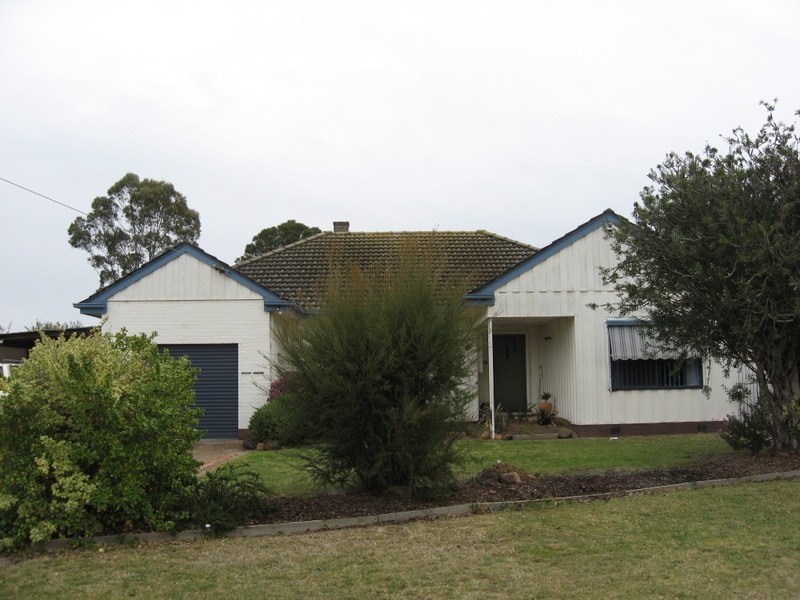 Lucknow VIC 3875