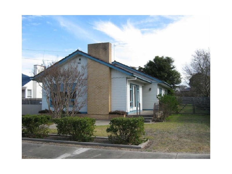 14 Churchill Street, Bairnsdale VIC 3875