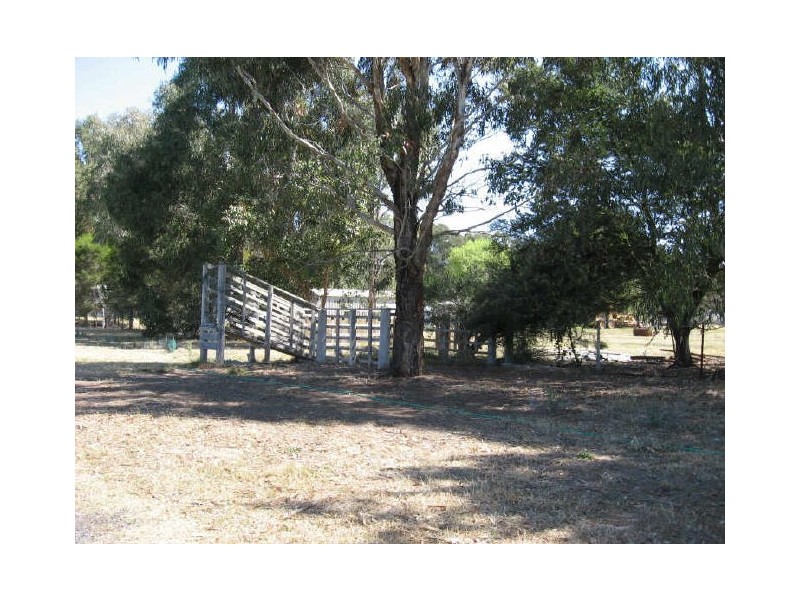 40 Fernbank Road, Lindenow South VIC 3875