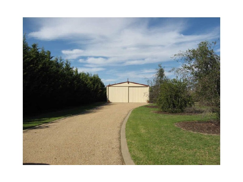 9 Timbarra Drive, Bairnsdale VIC 3875